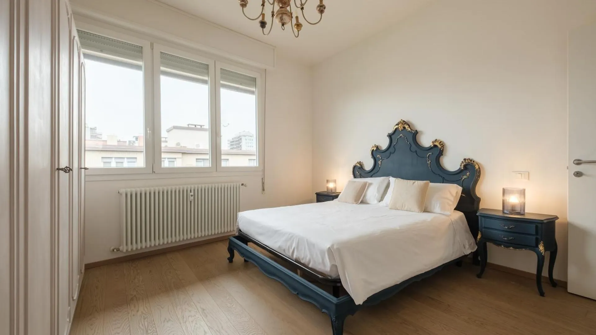 Classic And Elegant Style In Old Town Bologna Appartement